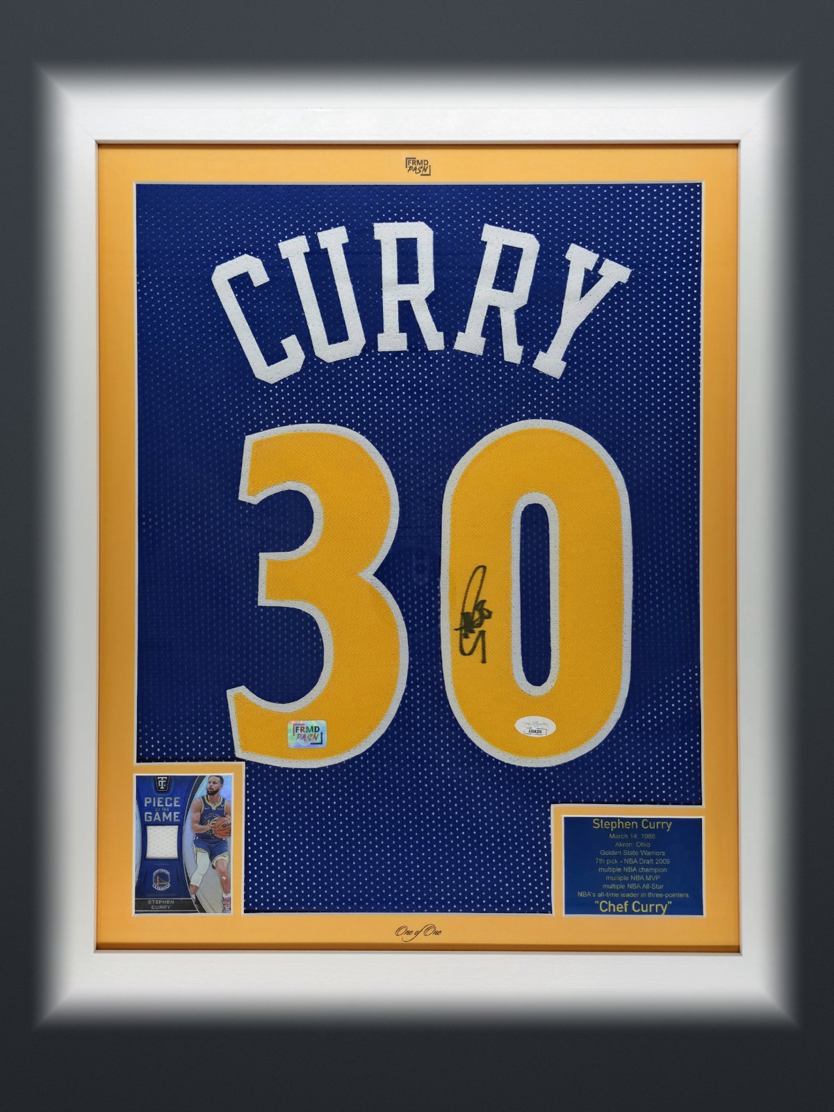 Stephen Curry Golden State Warriors – signiertes Trikot (blau), gerahmt mit Game-worn-Material Card