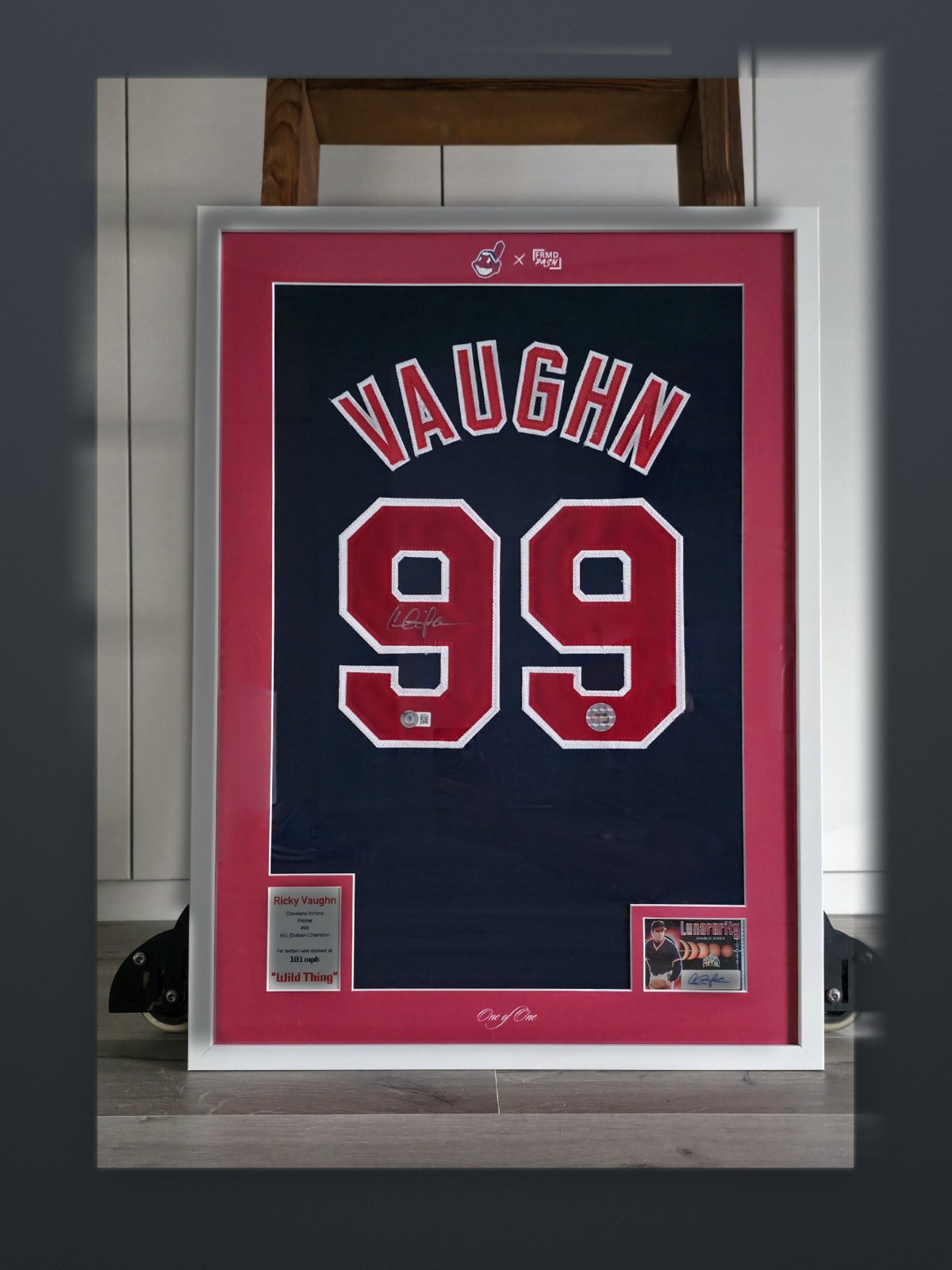 Ricky Vaughn Wild Thing – signiertes Trikot, gerahmt mit Trading Card